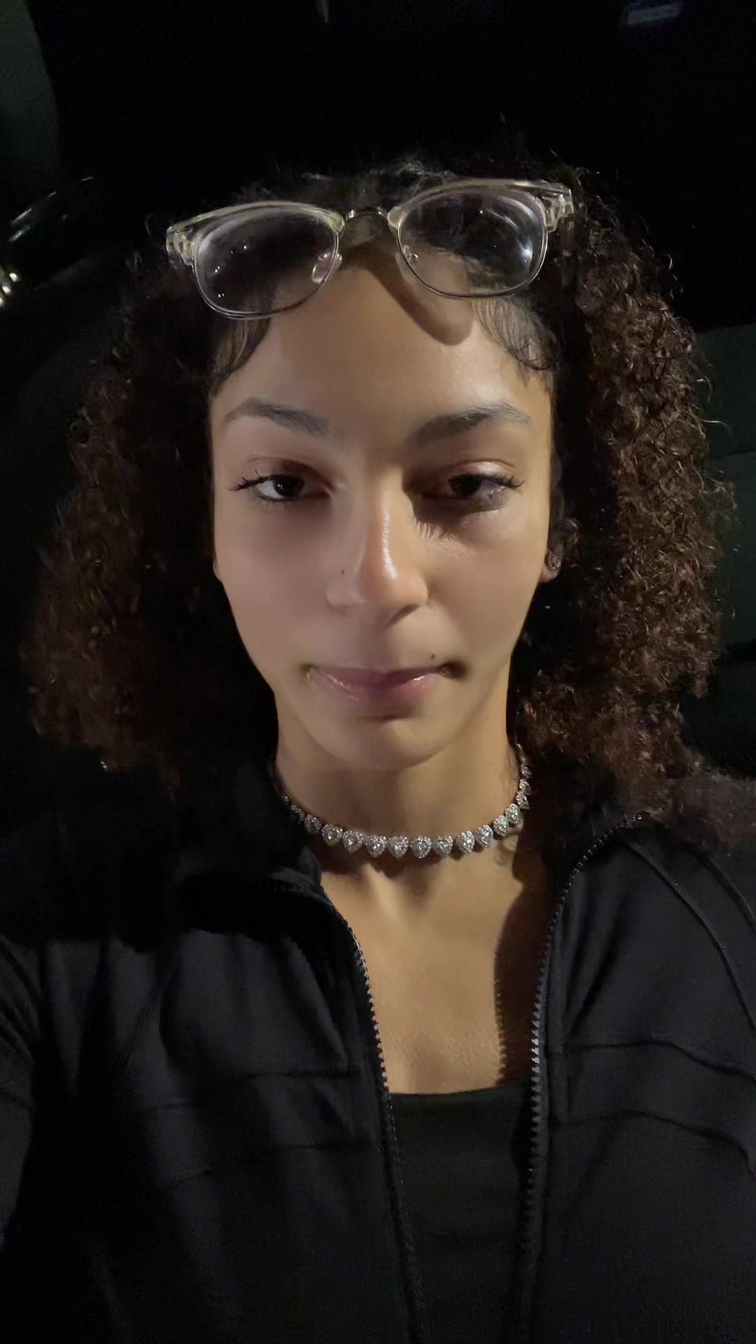 @sumlighskinwitglasses