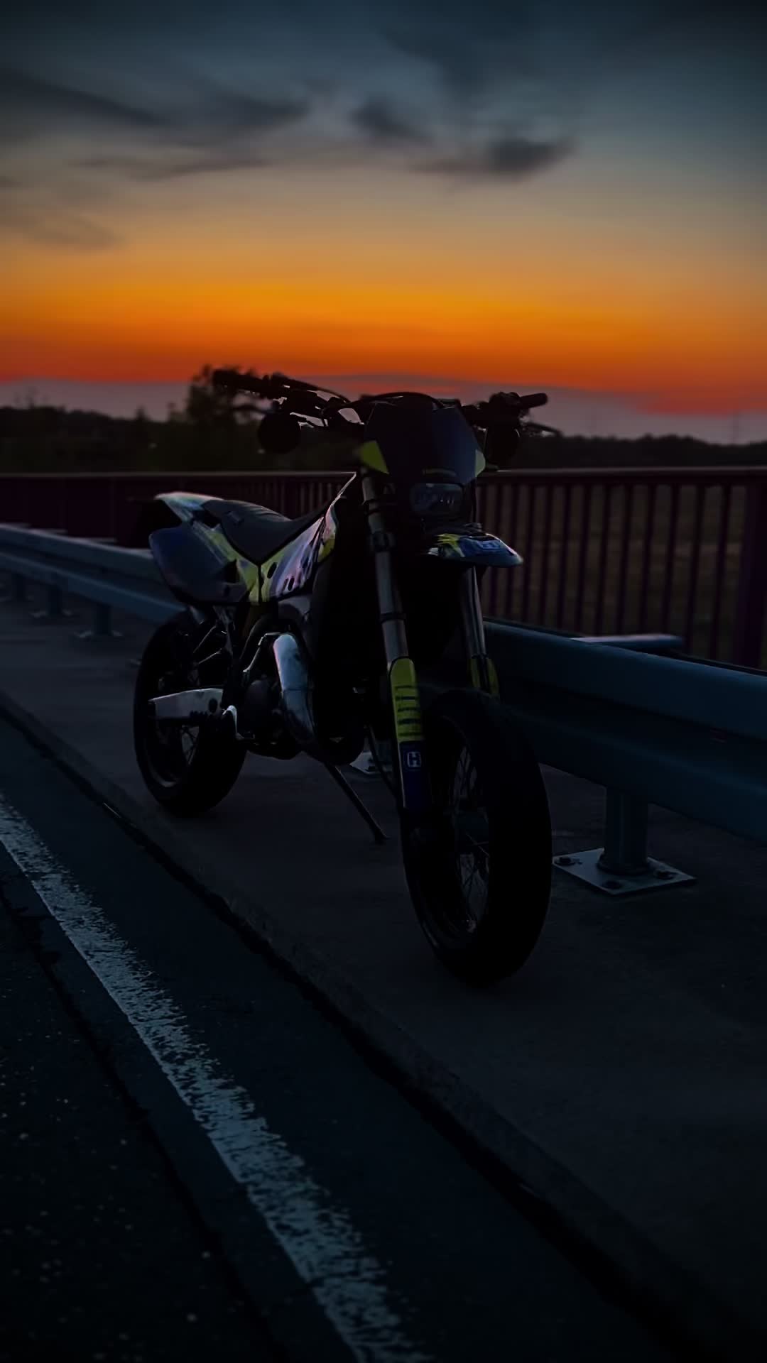 @2stroke.hnl