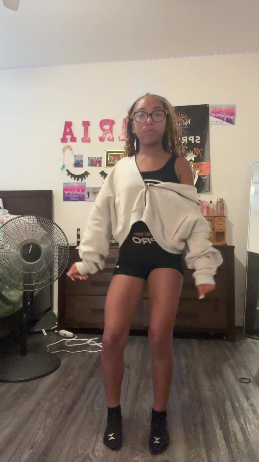 @🦄