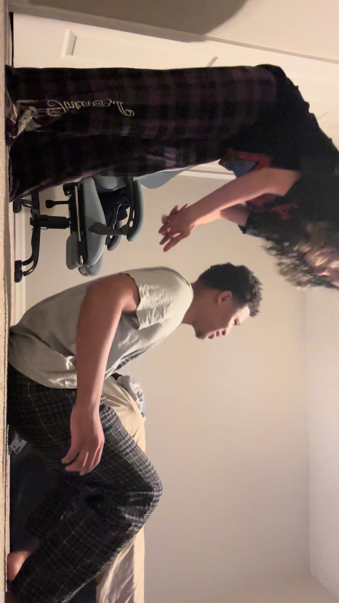 @<
