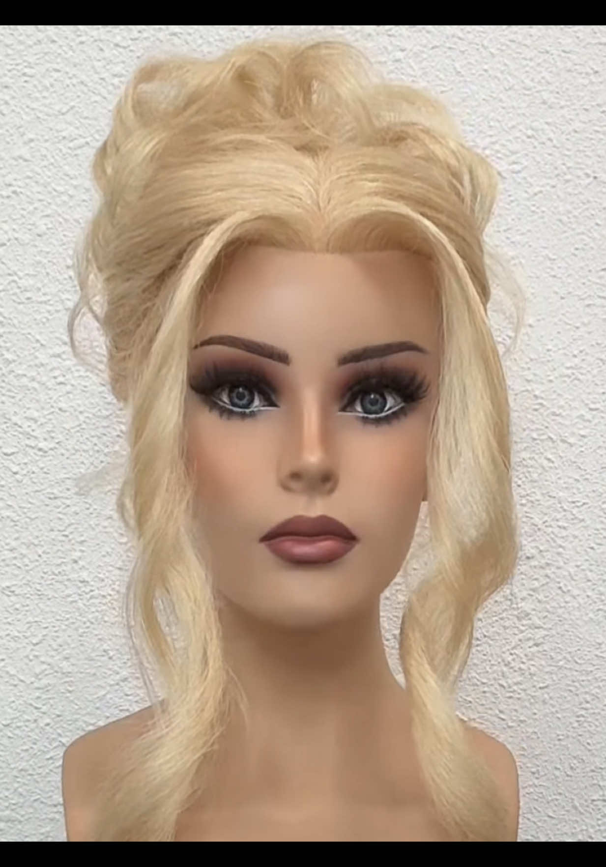 @Makeupby_kareli