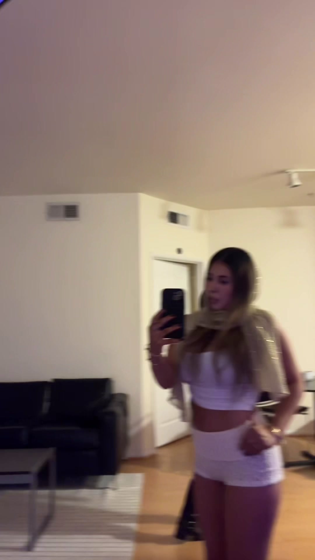 @Mia