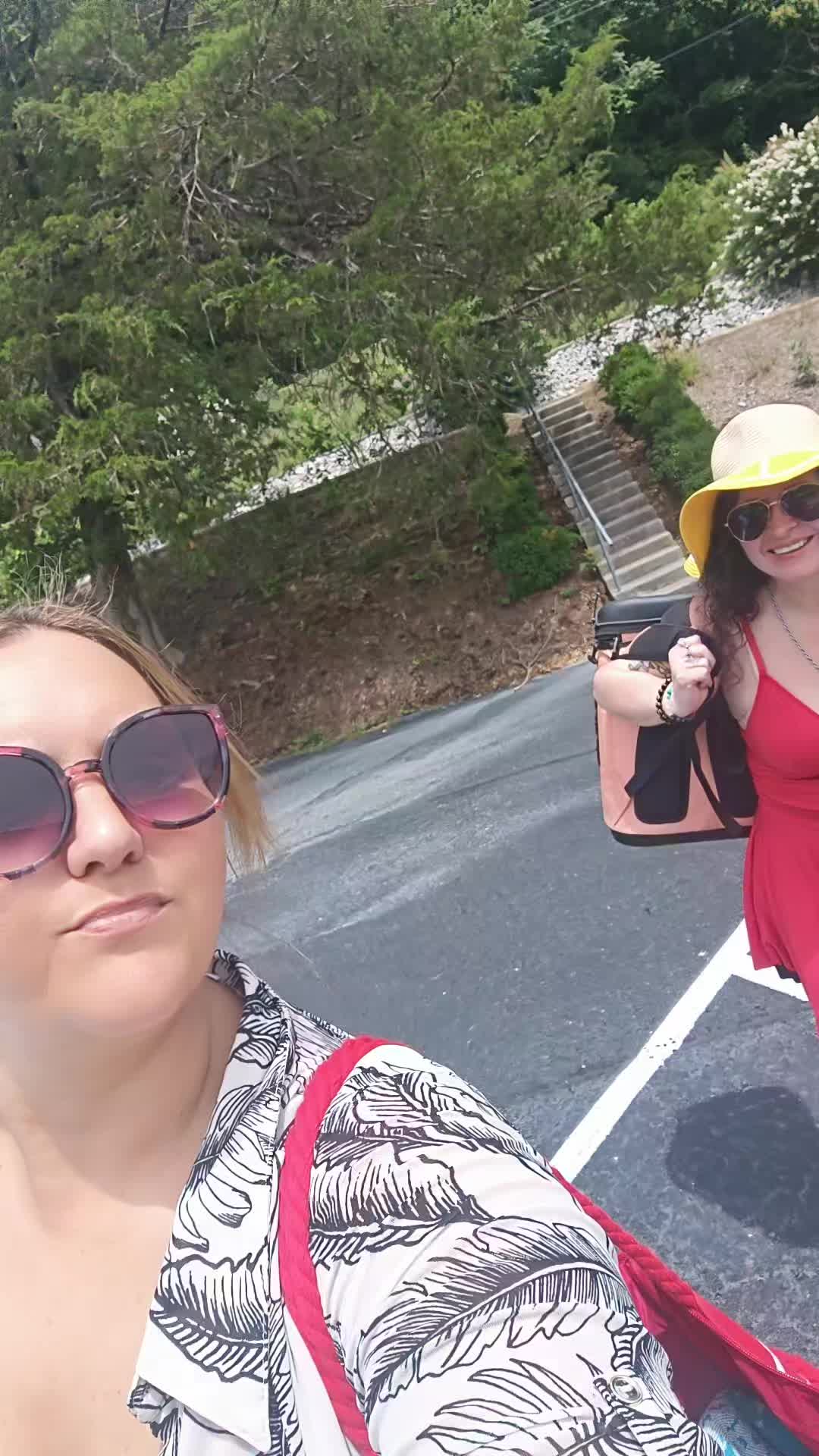 @AshleyChalet