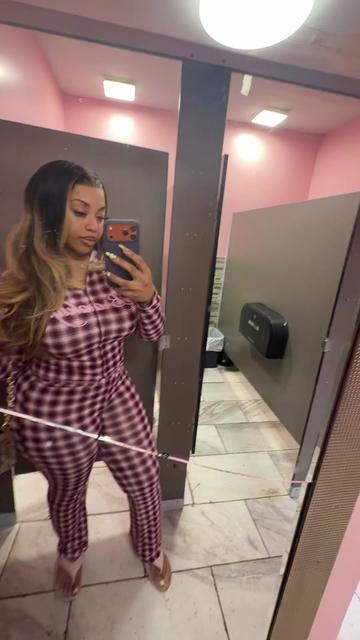 @UniquelyMahoganyy