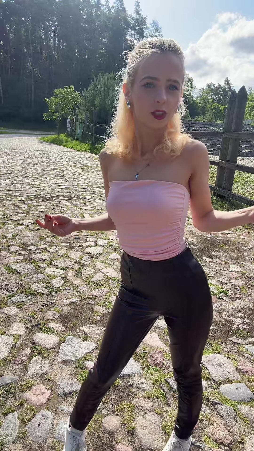 @Little_evil