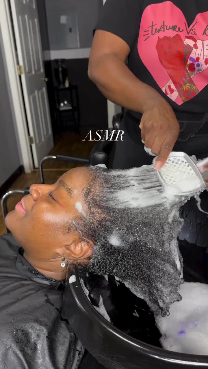 @Strawberricurls | Hairstylist