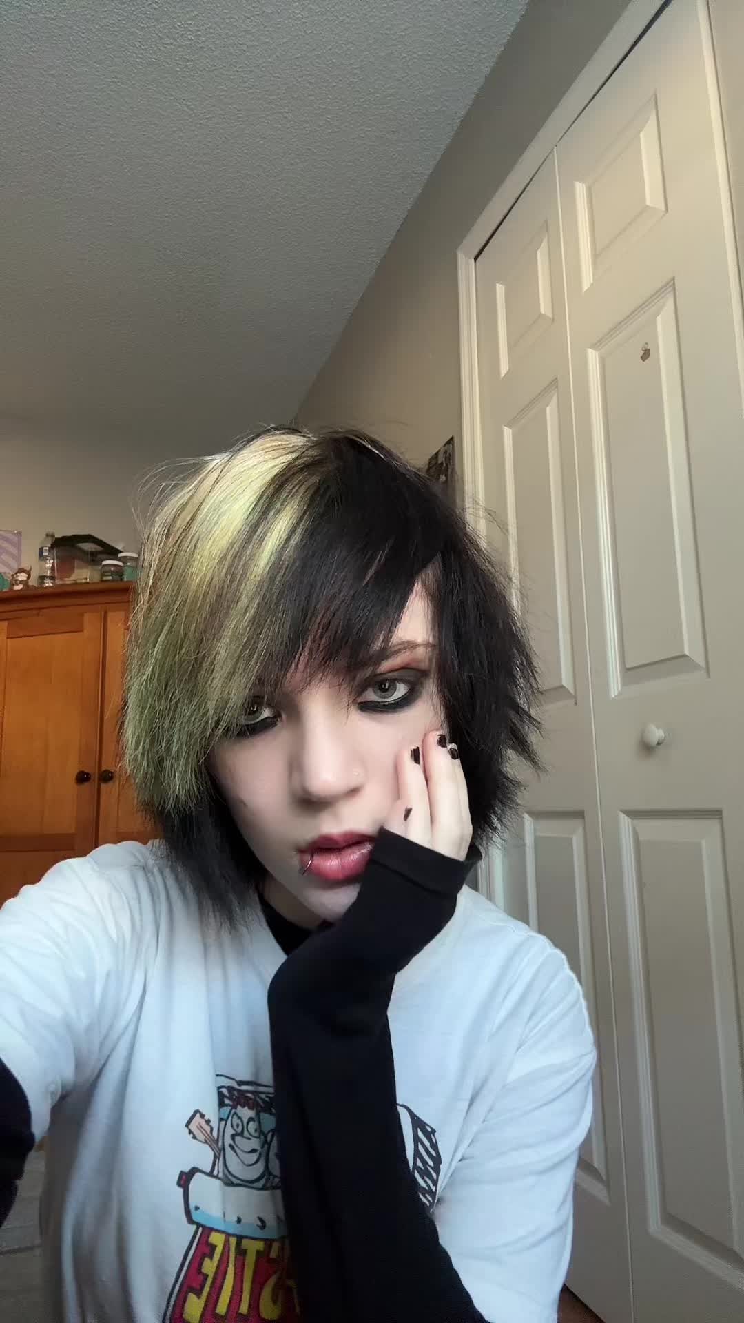@Nella☠︎︎