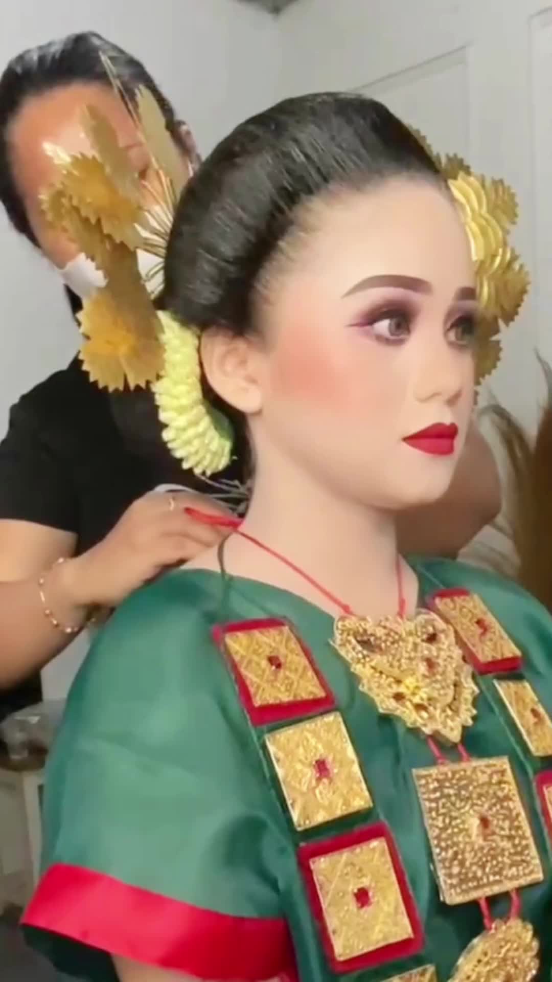 @Sidra Dean Yuraa