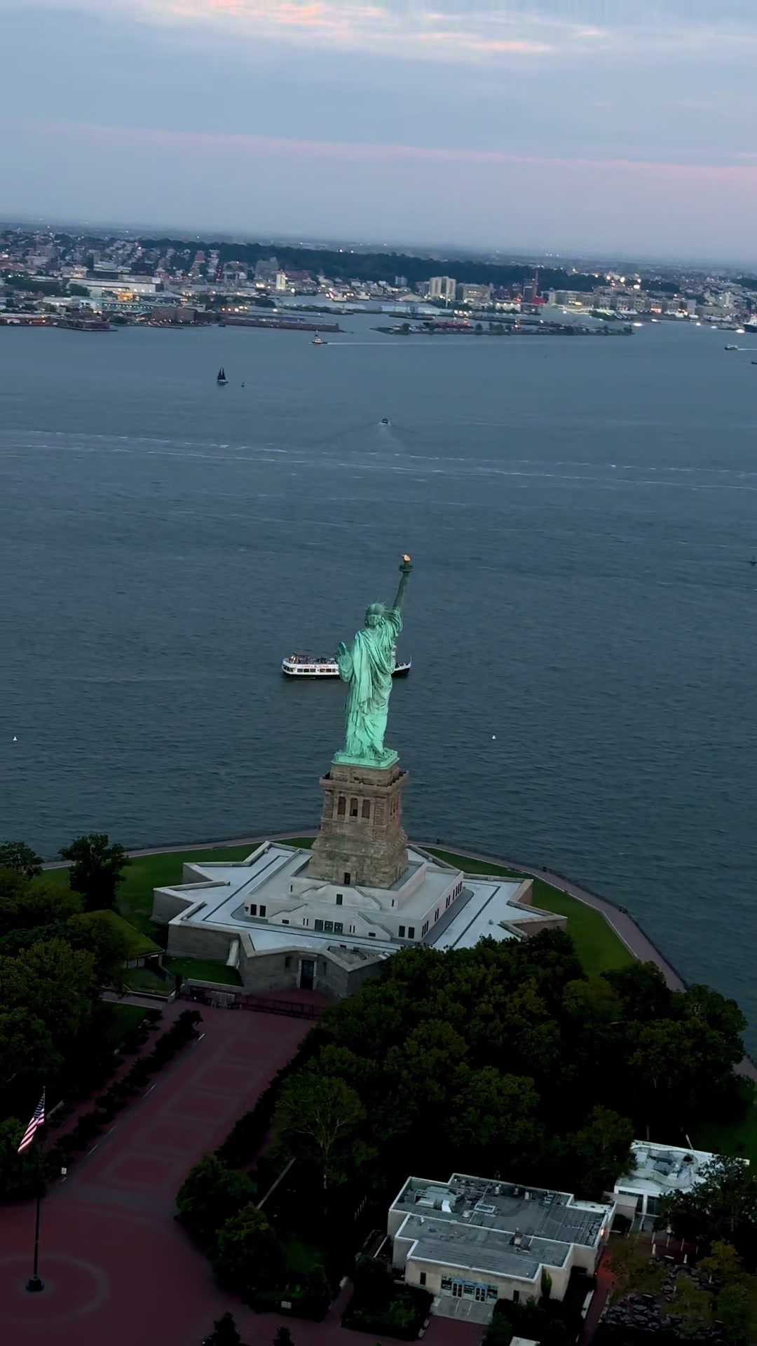 @nyonair