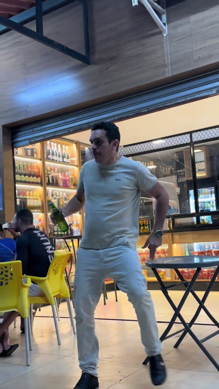 @Chicocom&eacute;diaCear&aacute;