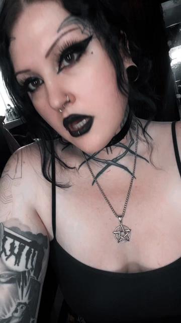 @Kel 🖤🕸️
