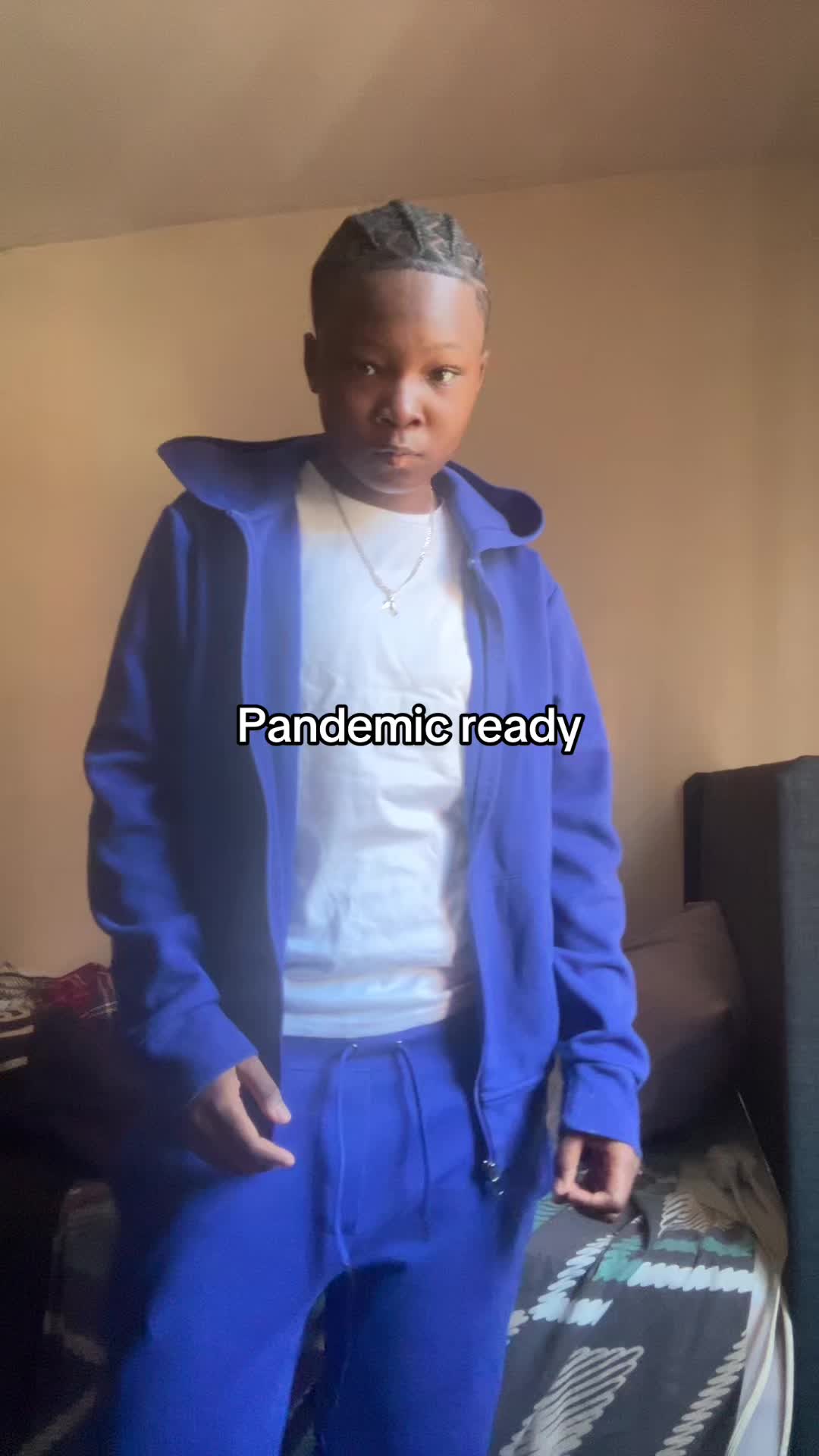 @AUNTIE