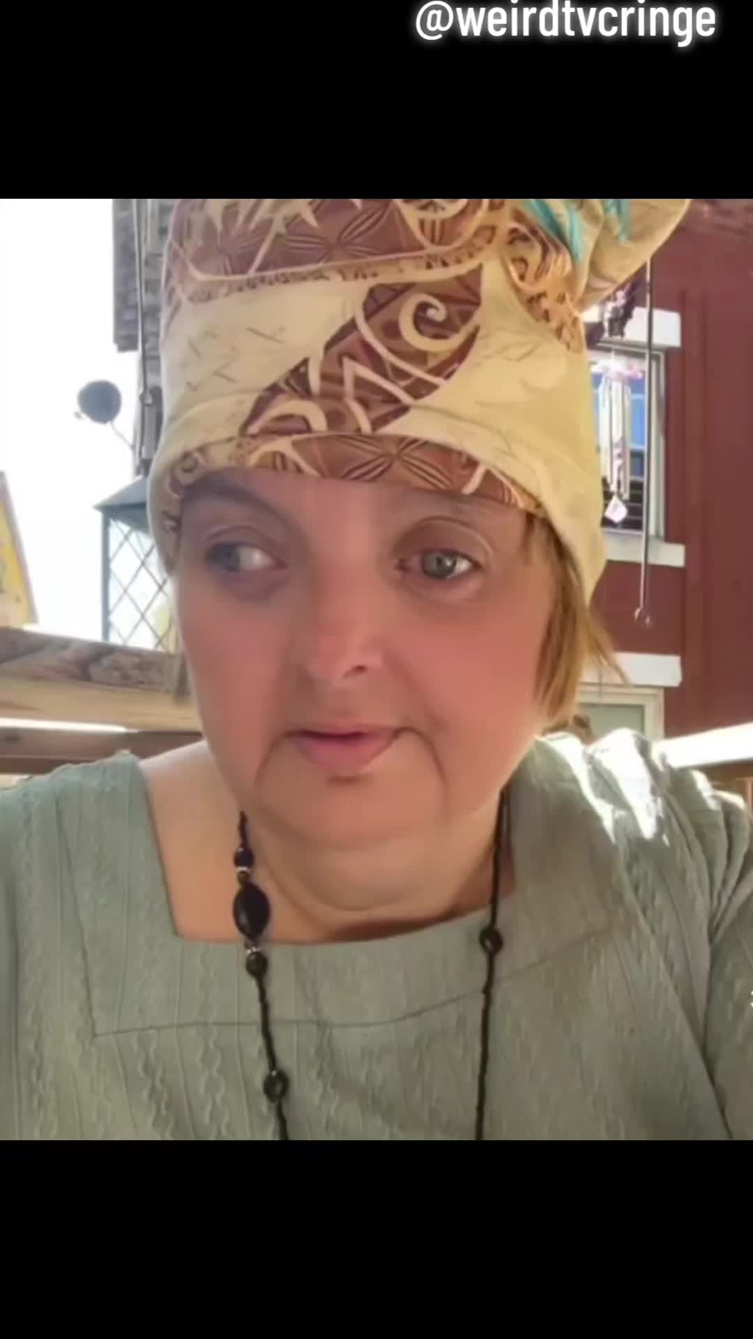 @weirdtvcringe