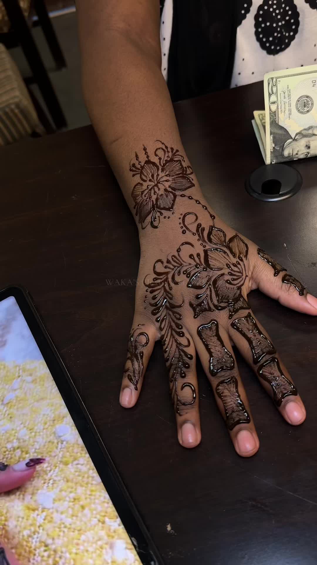 @| Waka’s Beauty Hands |
