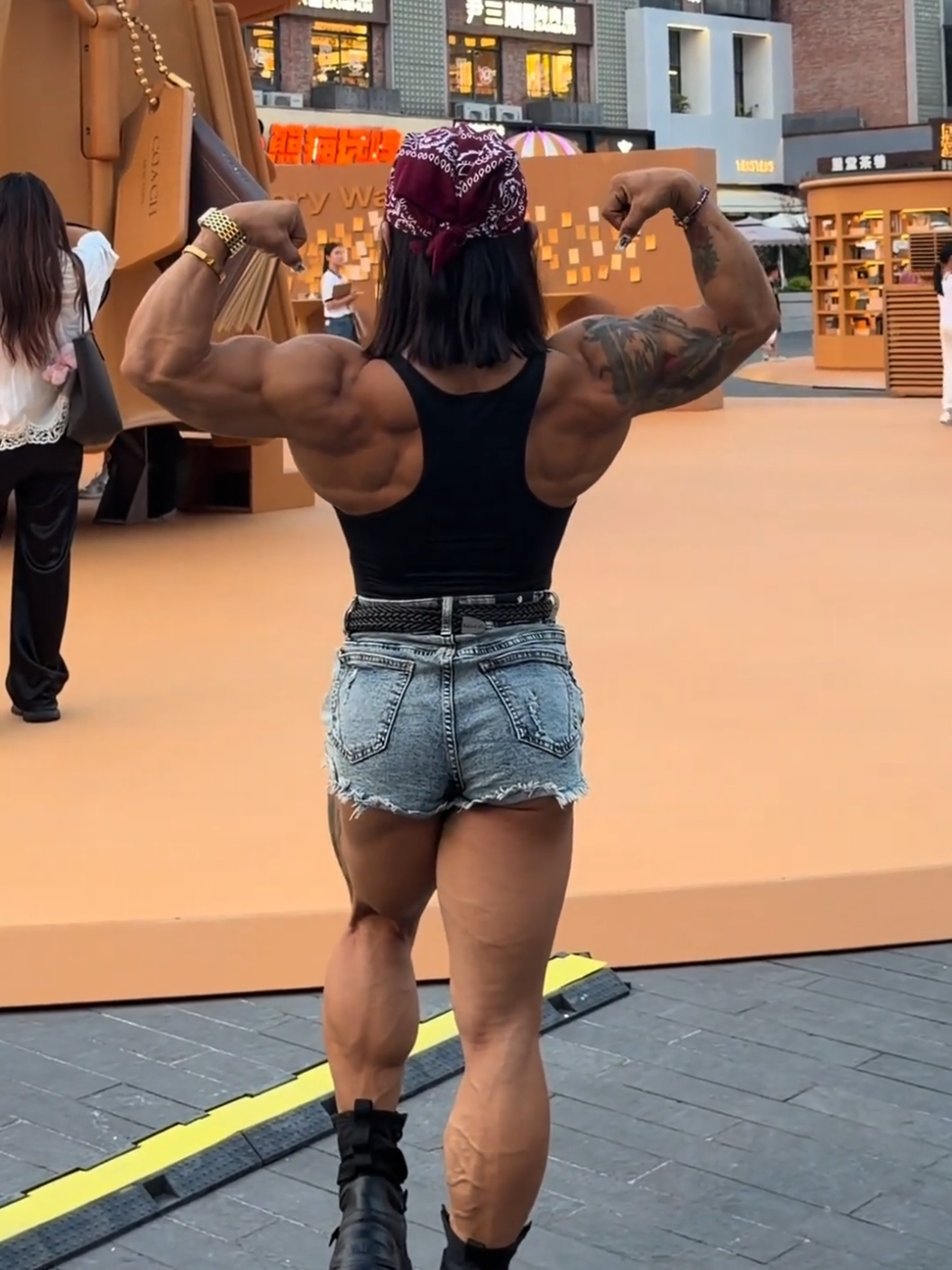 @muscle.girl.queens