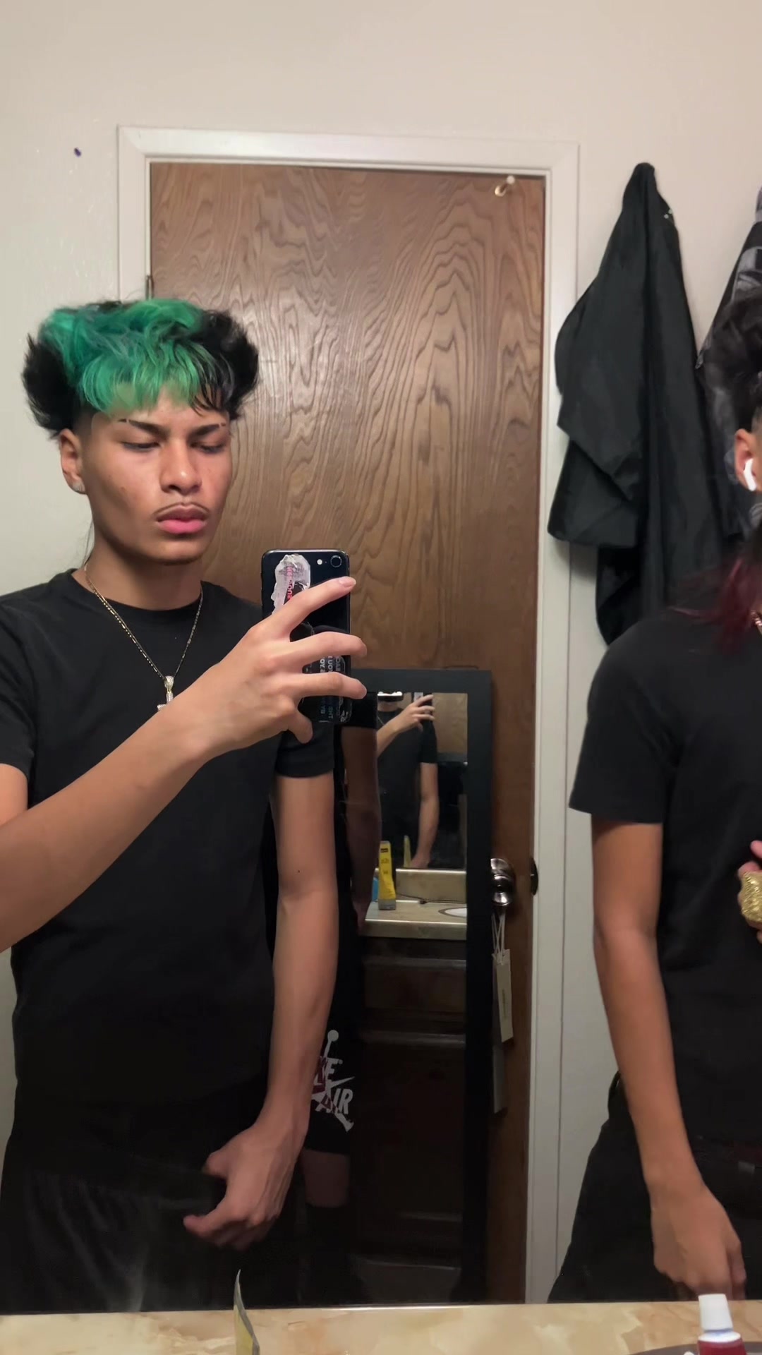 @👤