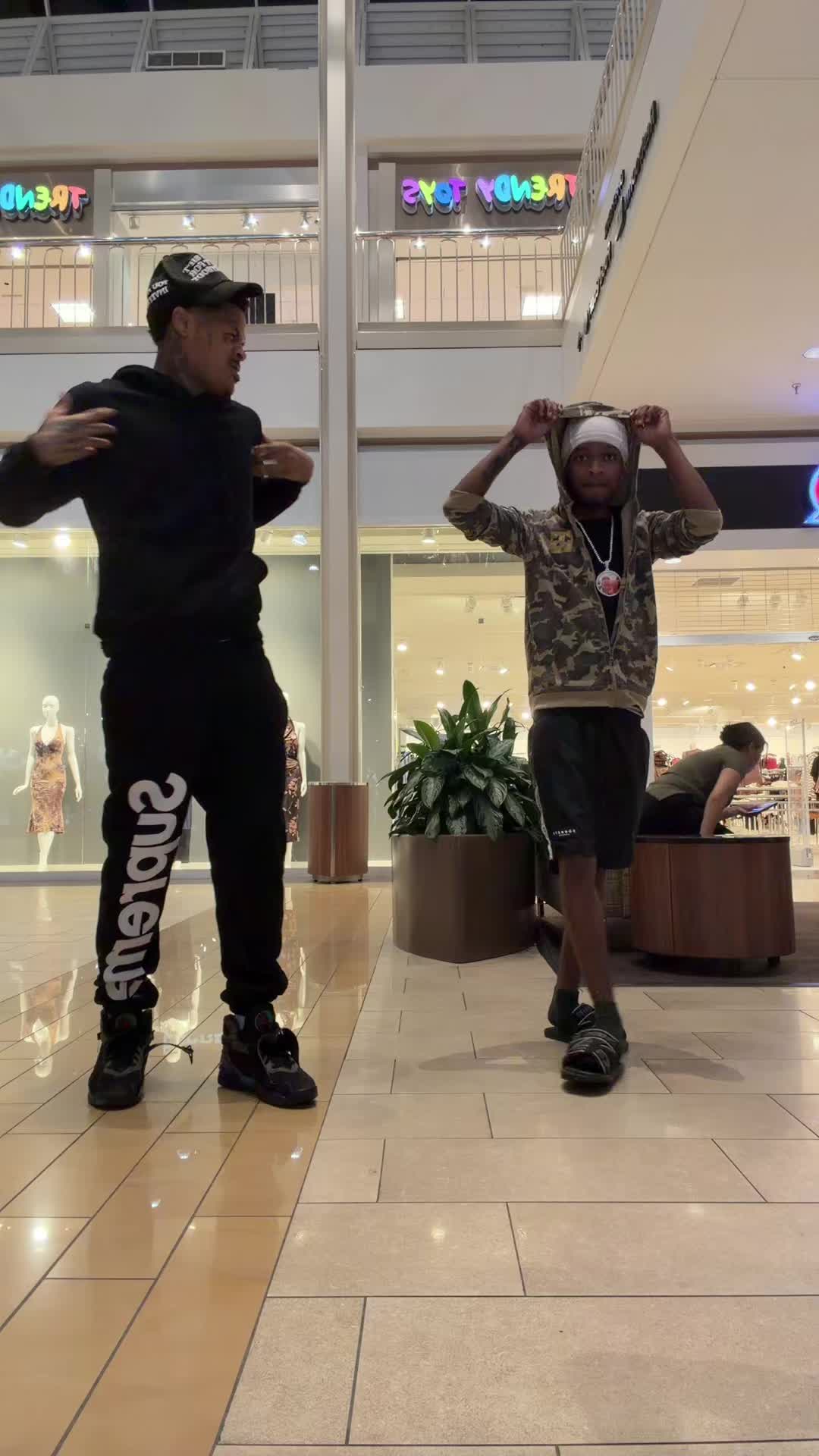 @𝗣𝗼𝗹𝗼