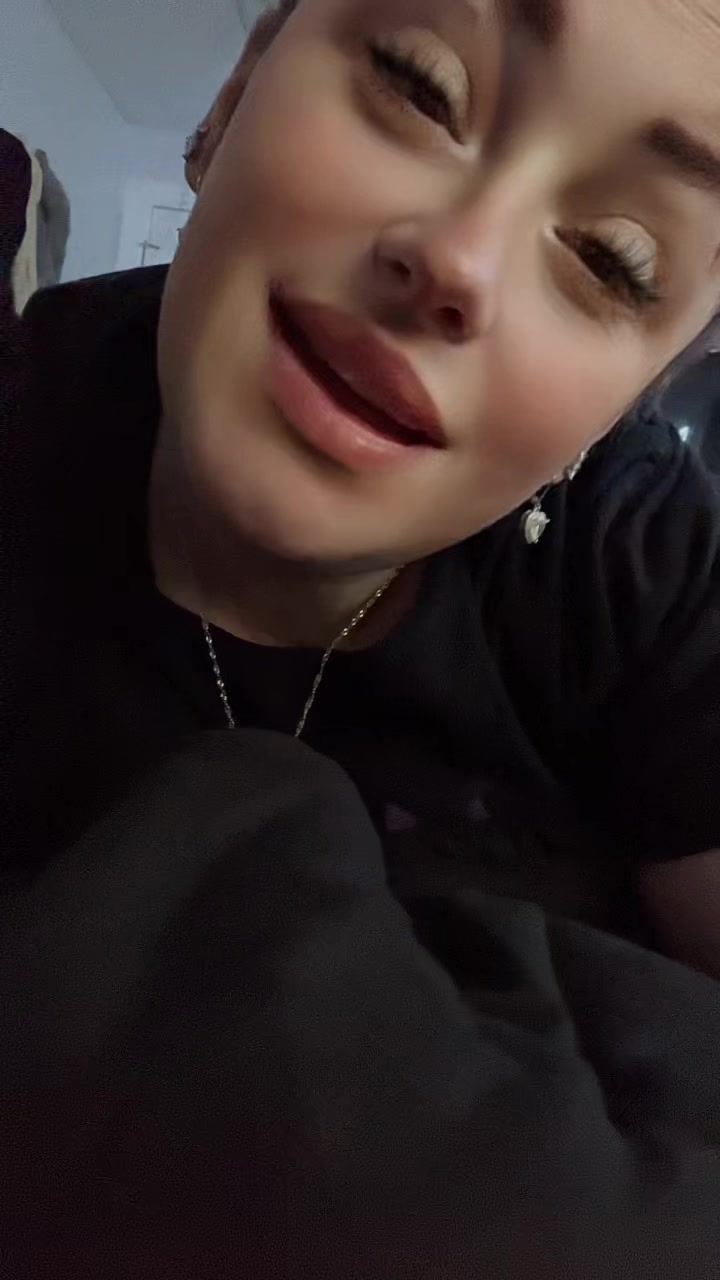 @JustASmallTownGirl🩷💜