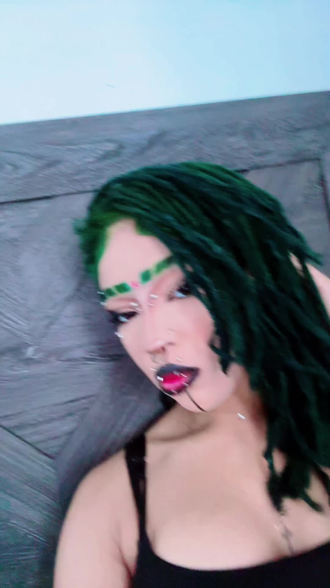 @𝐰𝐢𝐥𝐥𝐨𝐰😛