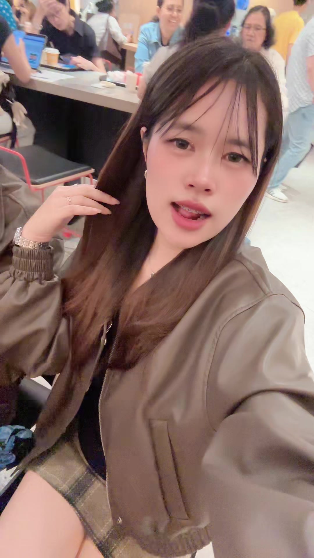 @๐ฅ๐ค