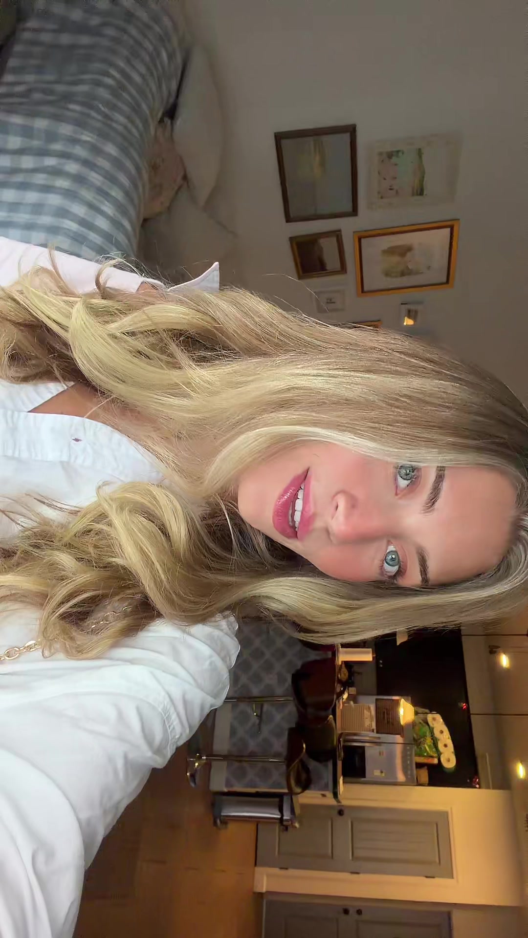 @Bella