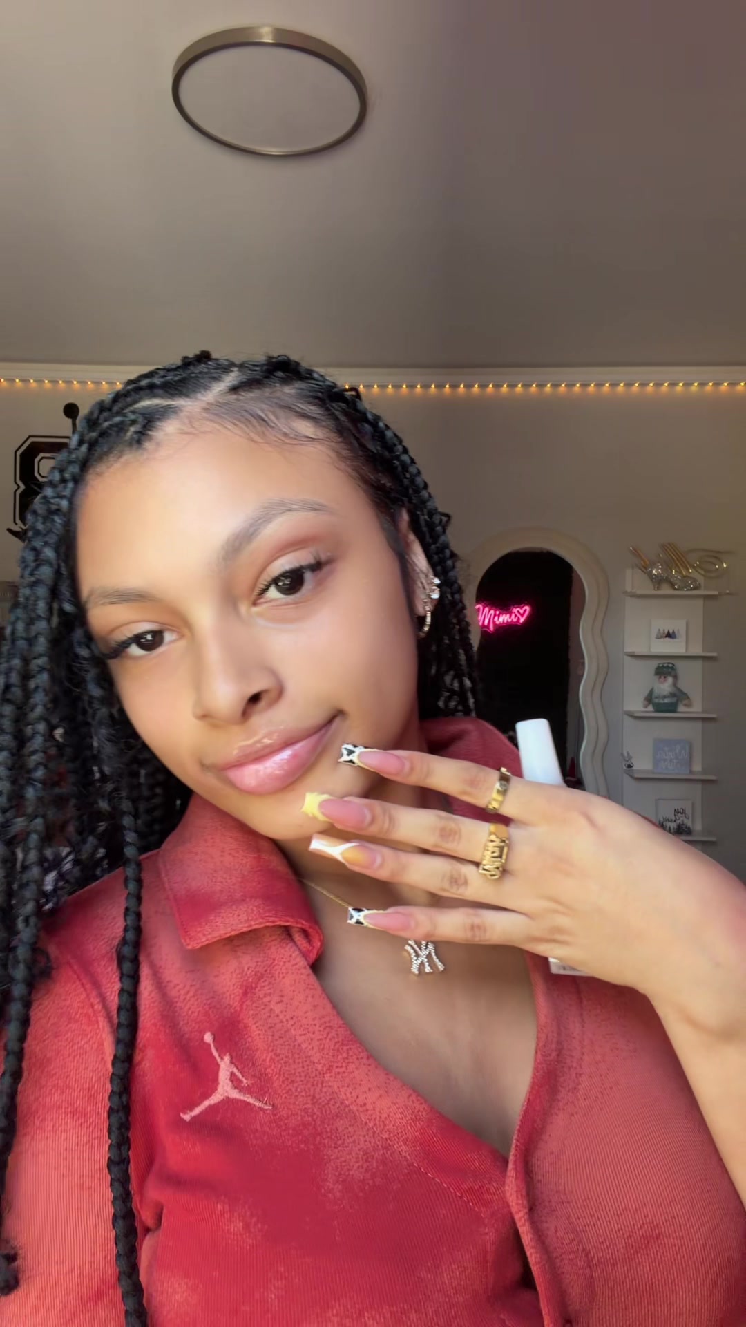 @itsmiahv