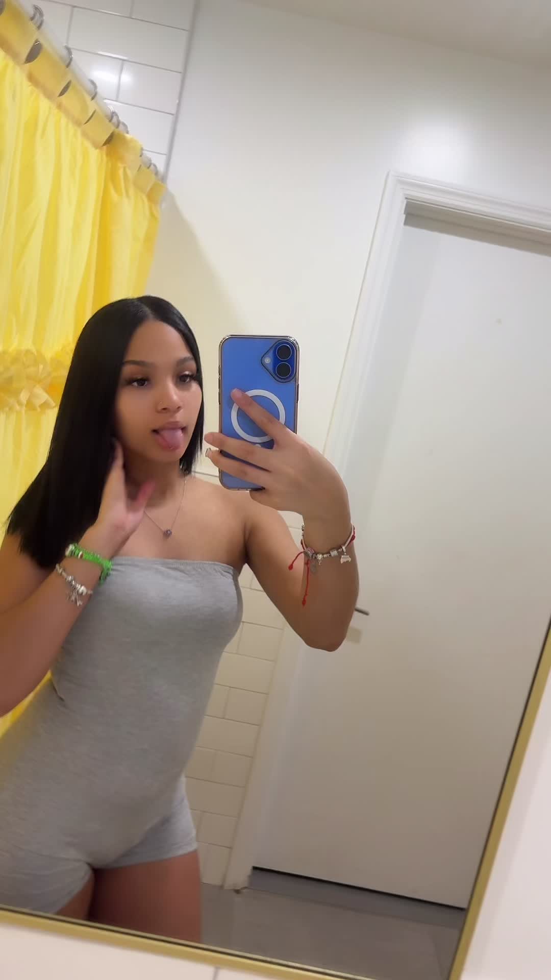 @LizzyB💚