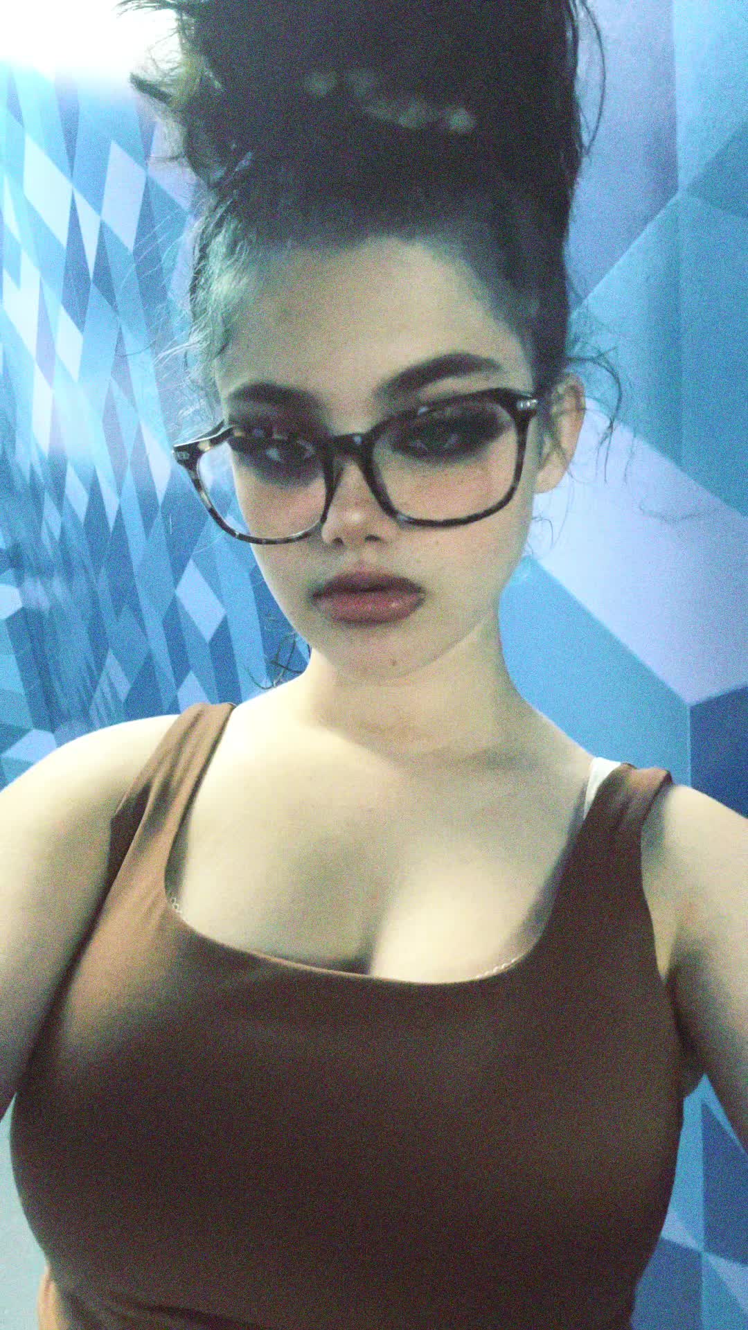 @Your favorite rich Latina🤑