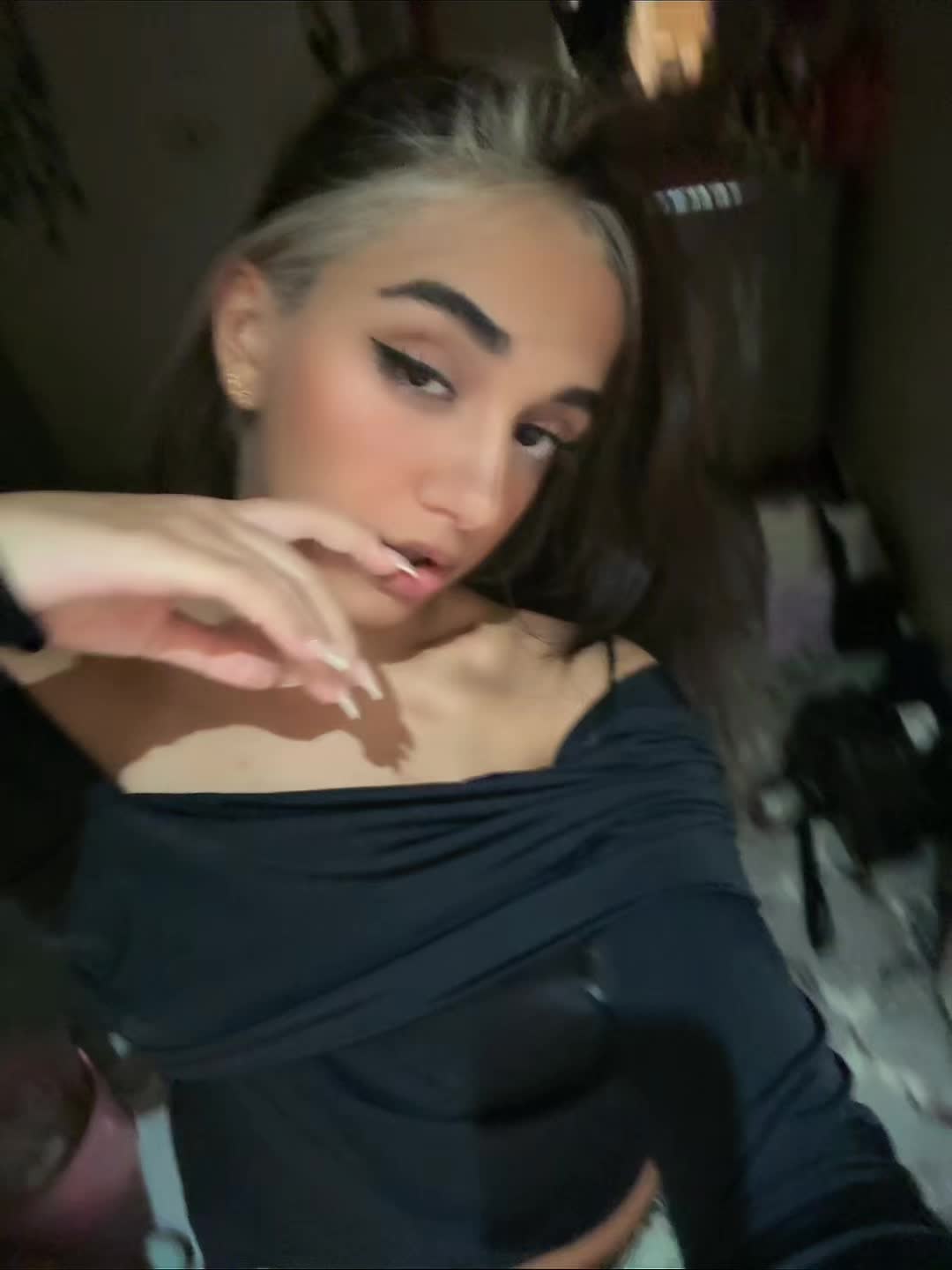 @ami🦢tis