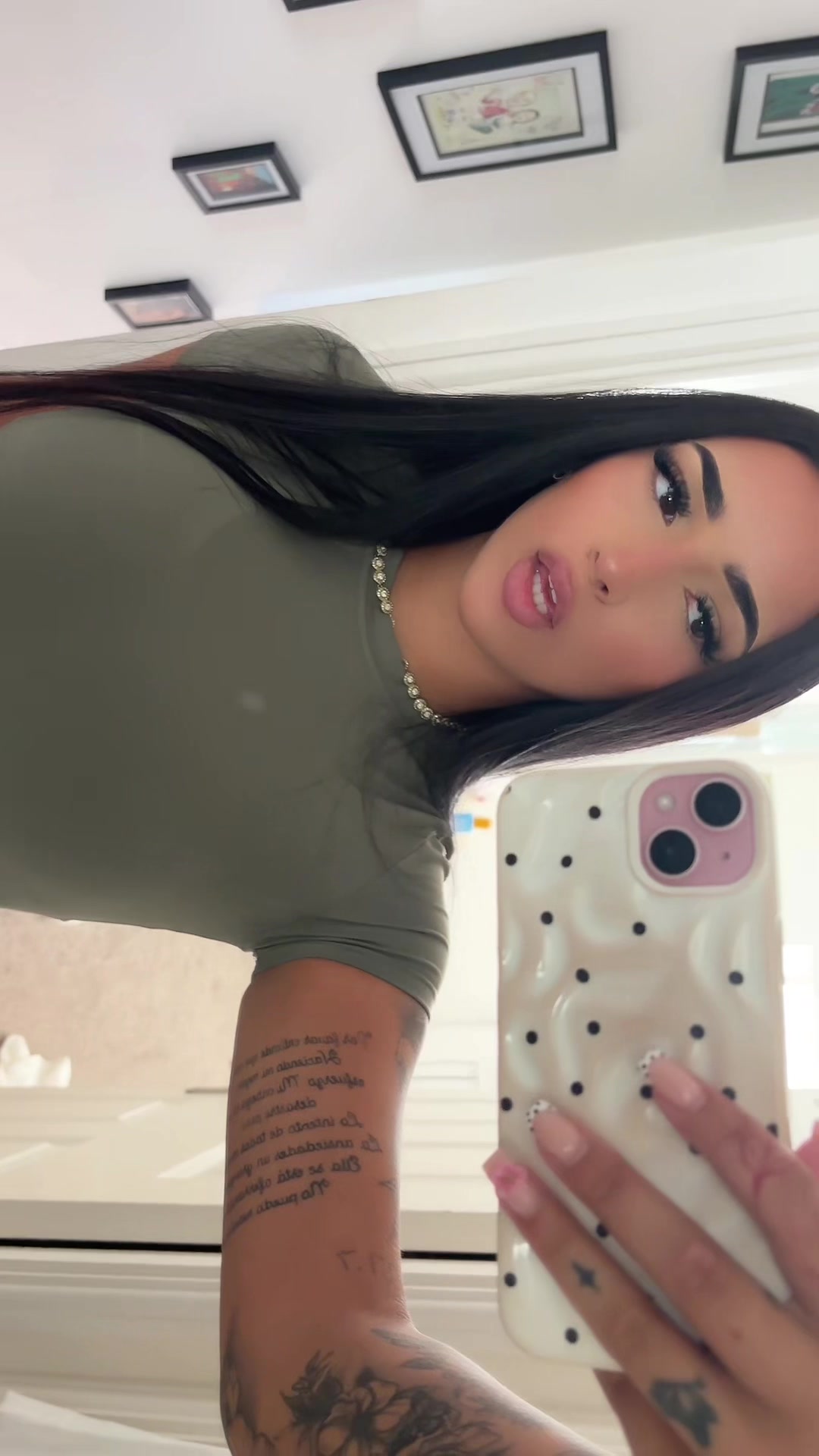 @👸🏽