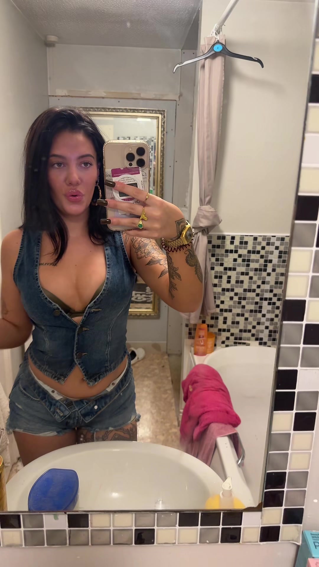 @morganhollyy