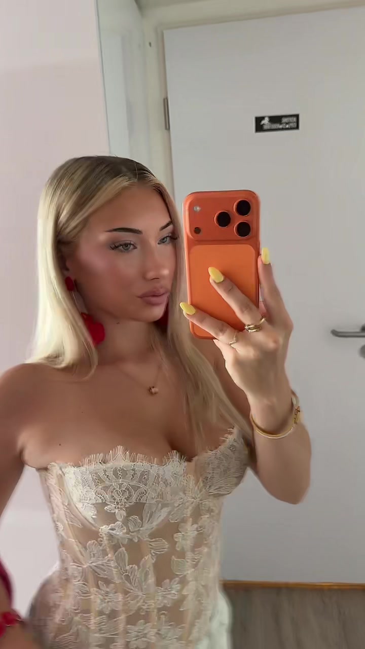 @Sophia