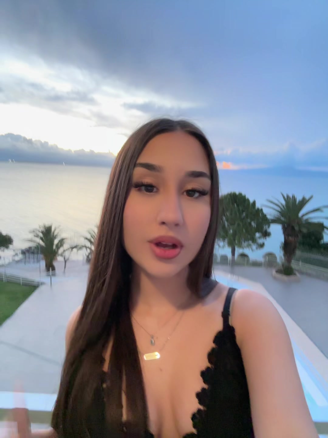 @𝓮𝓵𝓮𝓷𝓲𝓲