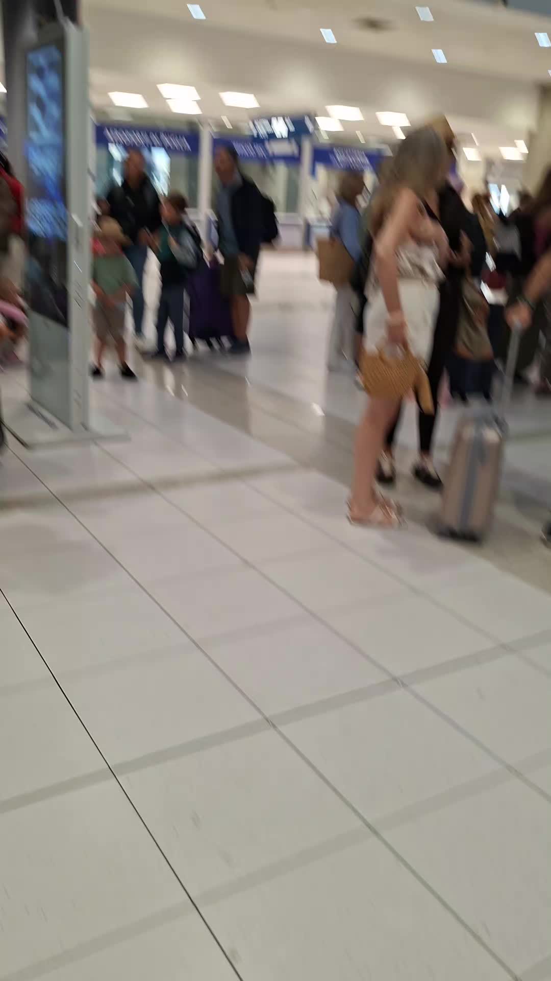 @Aj Irm&atilde;os