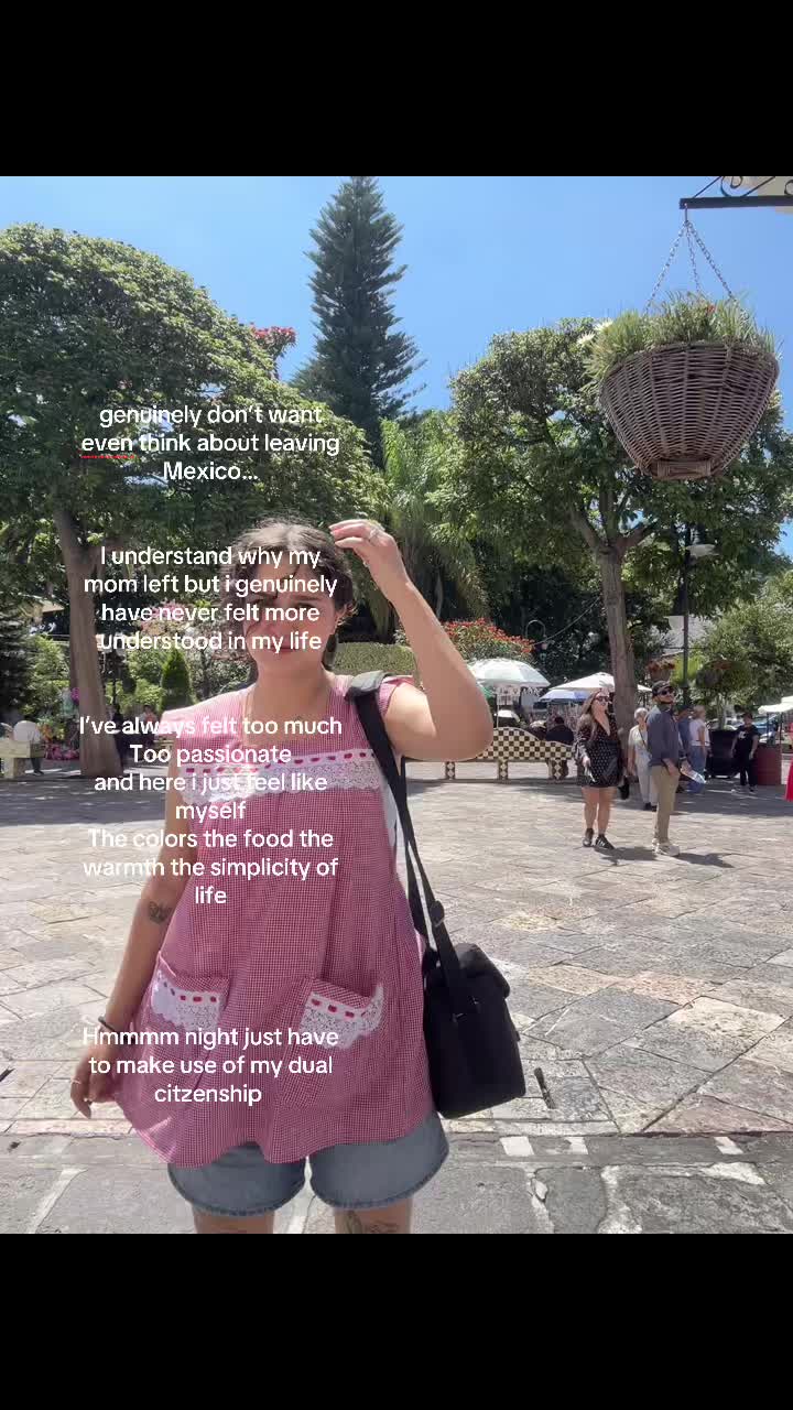 @julihoophoe