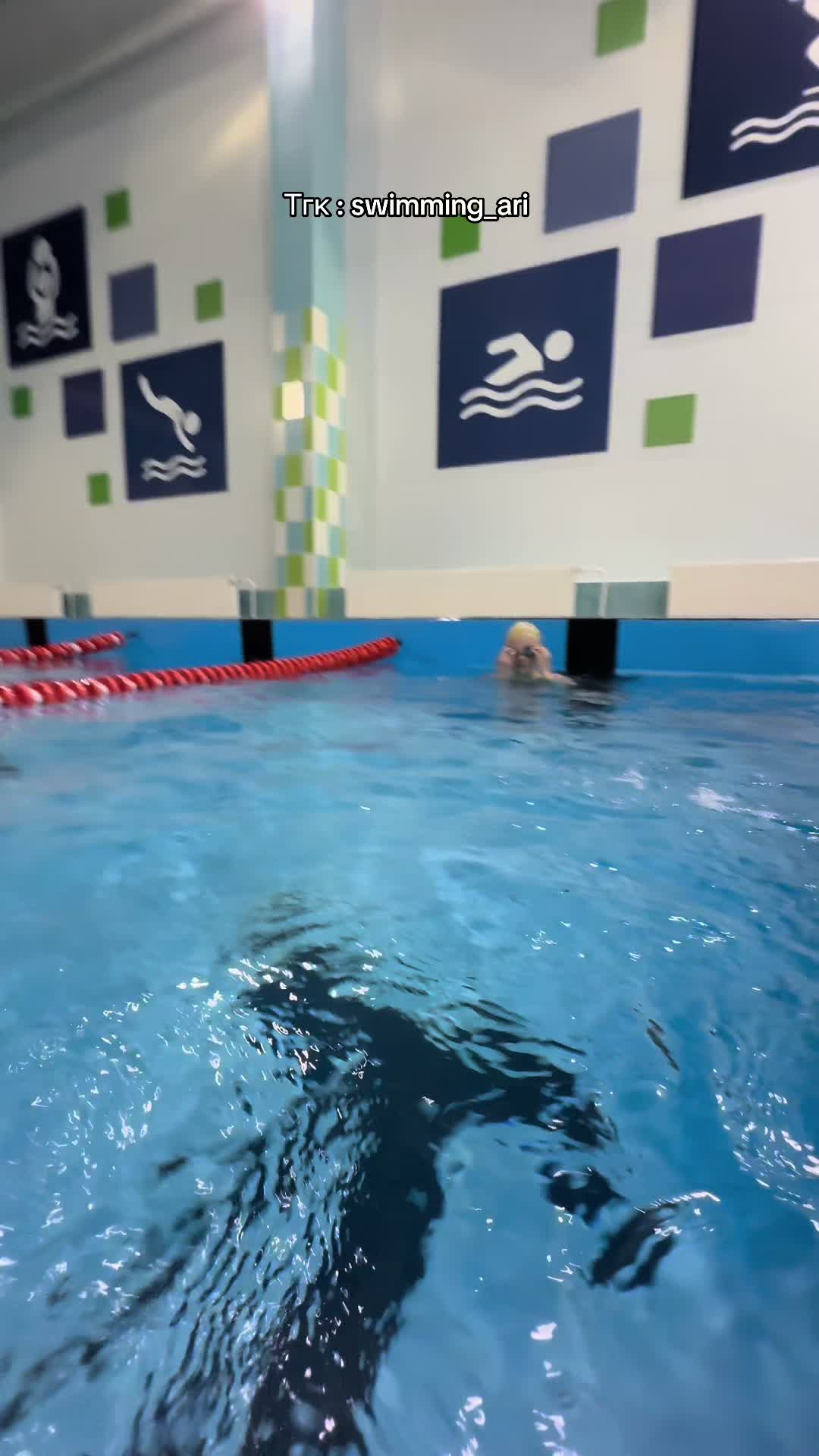 @ari.swimming💙