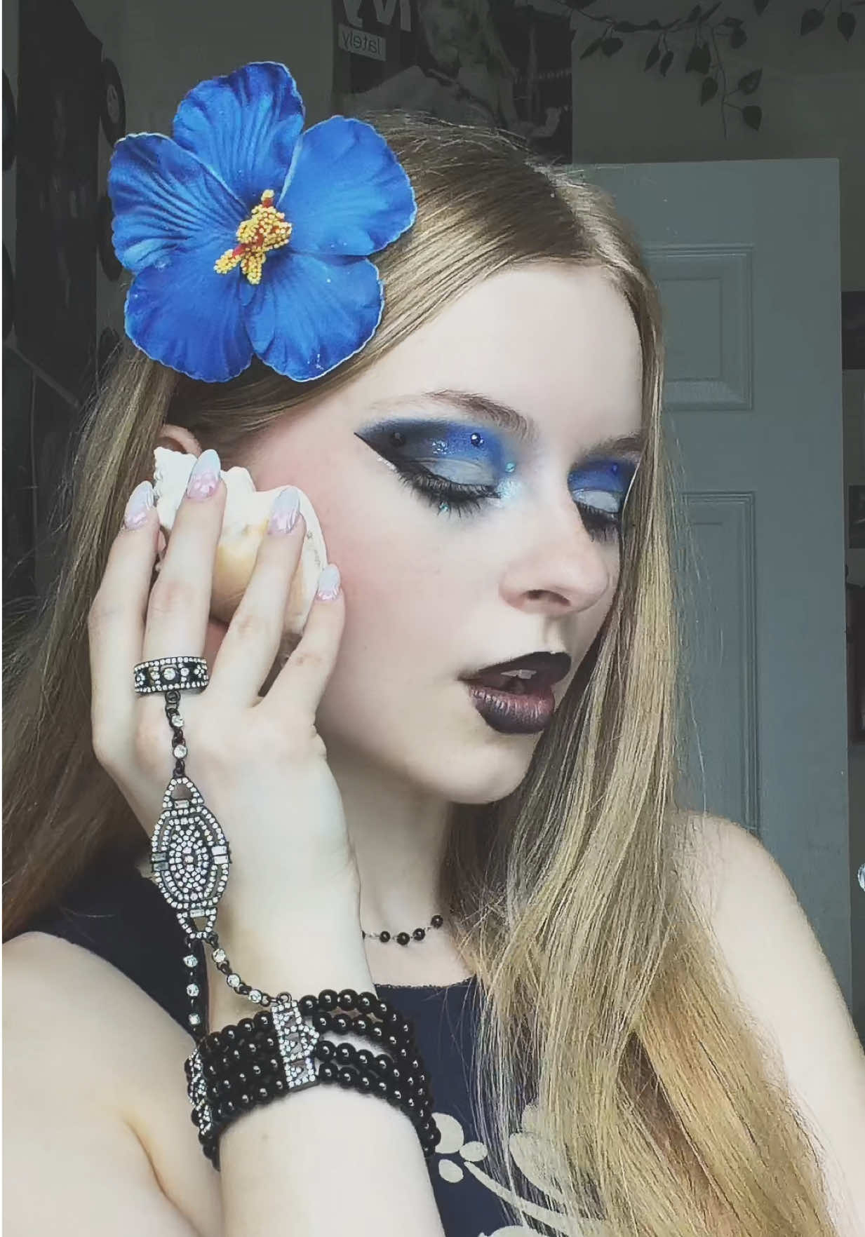 @𝑀𝑜𝑜𝑛 ❀