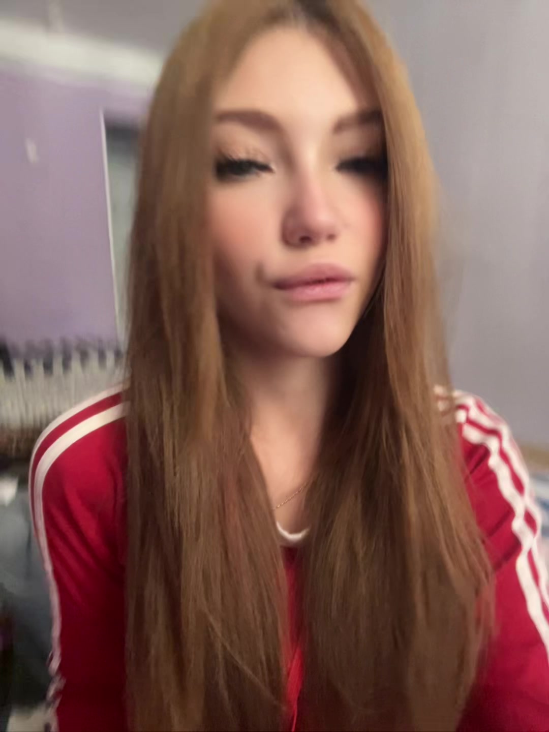 @Lika_2402