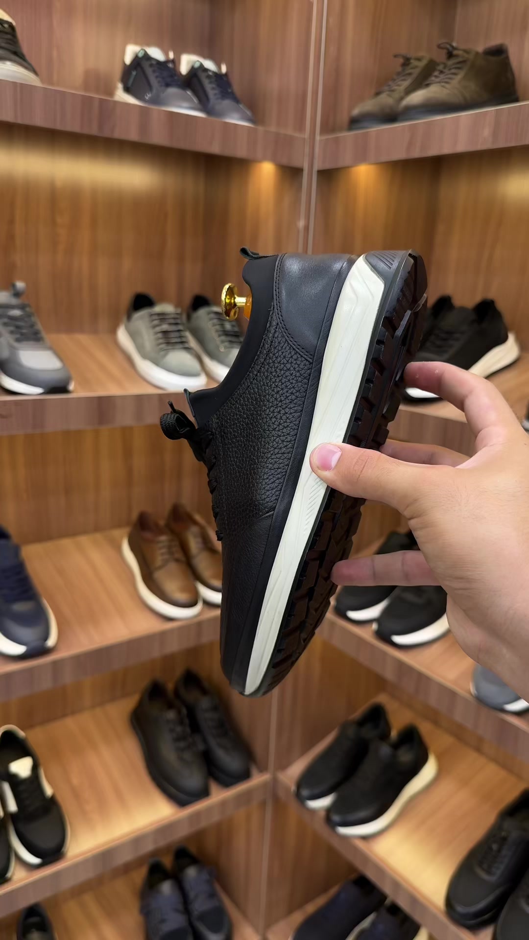 @Lux_krossovky_almaty