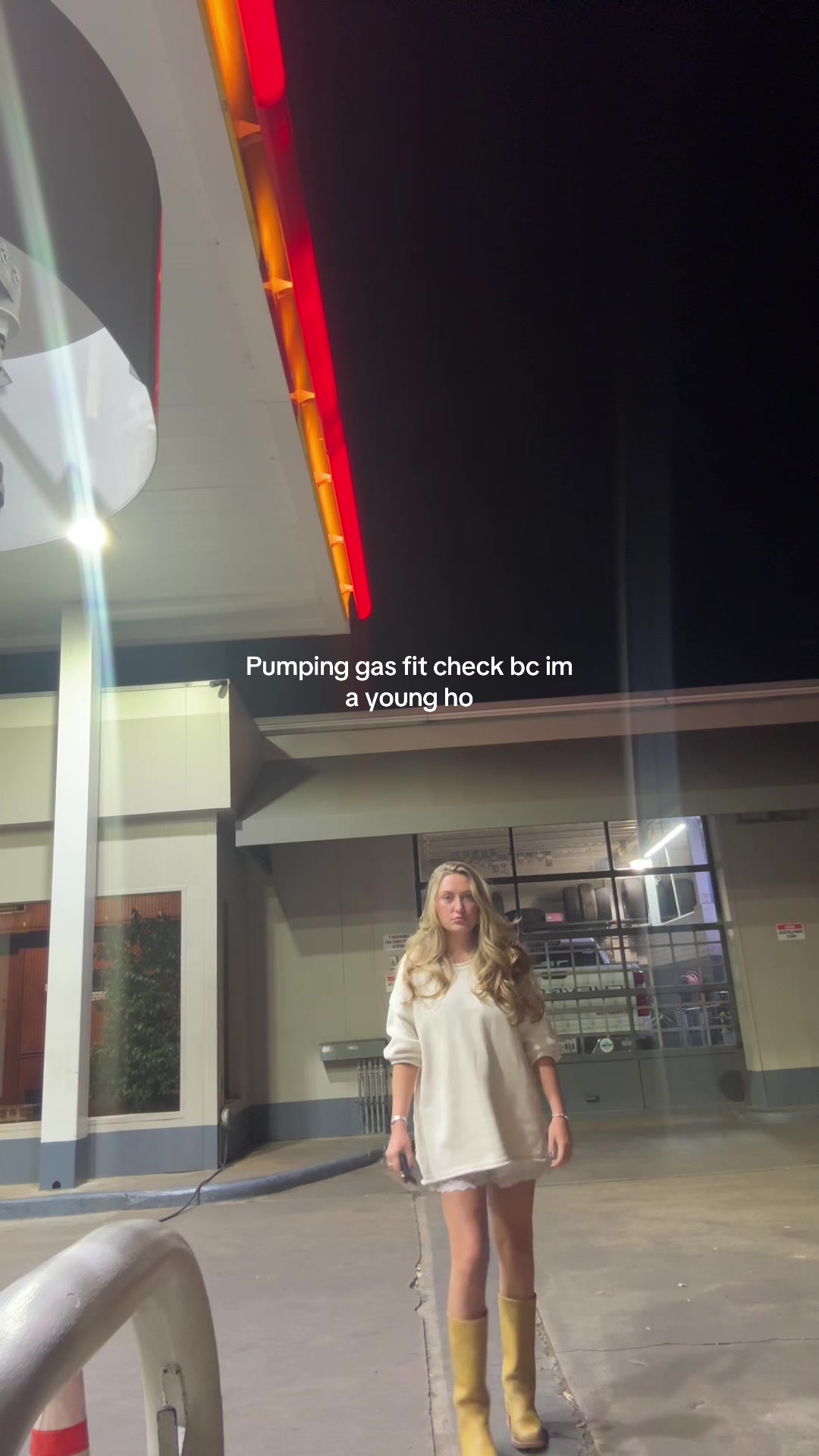 @_sydneymorann