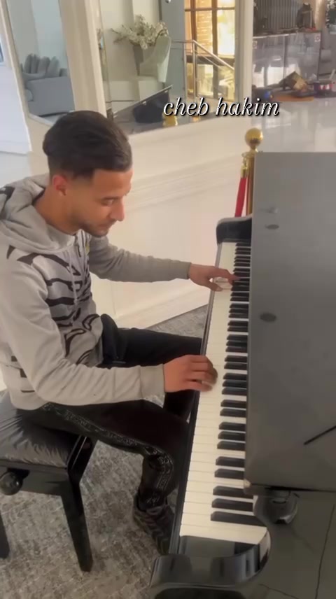 @L&auml; M&atilde;ŕt&iuml;&ntilde;&oslash; 🎹🏴&zwj;☠️