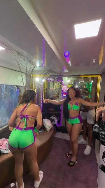 @Vit&oacute;ria Kelly