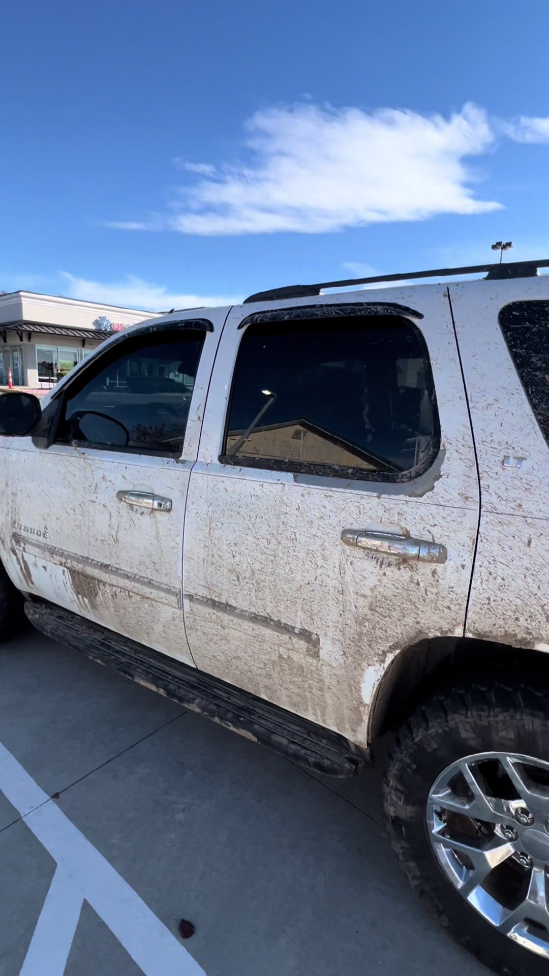 @hugos.express.carwash