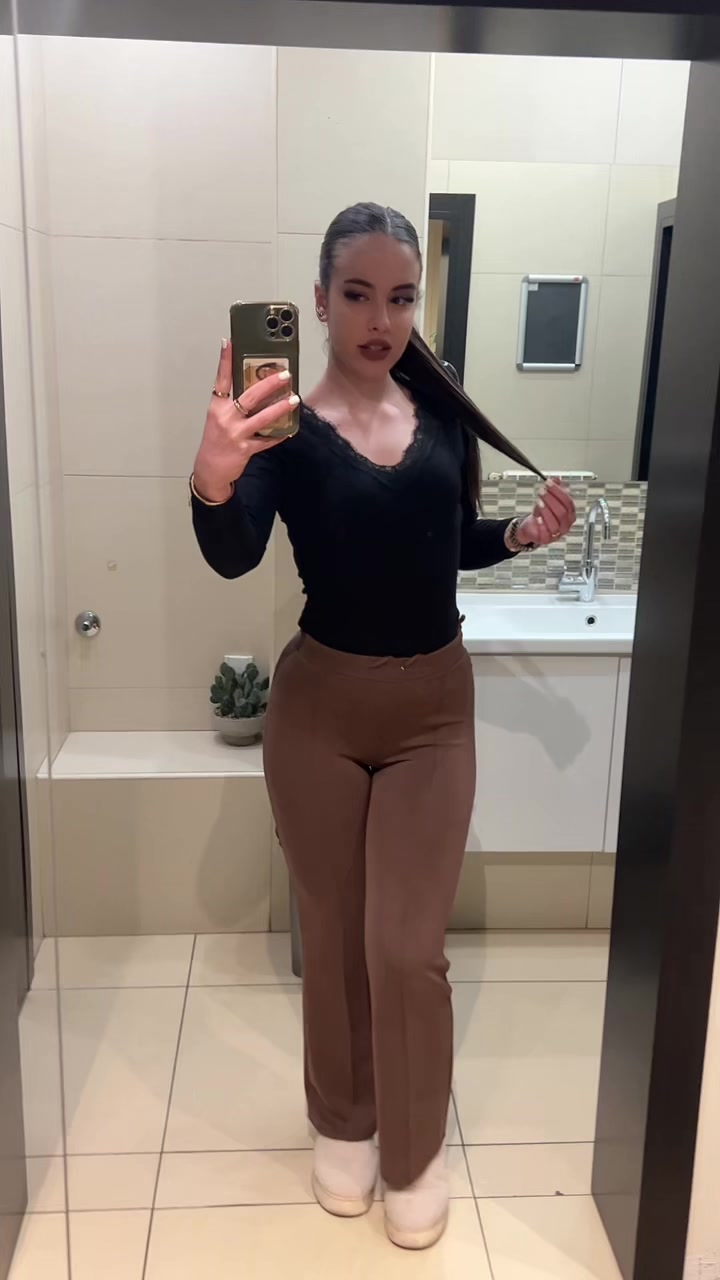 @𝑽𝒂𝒍𝒆💋