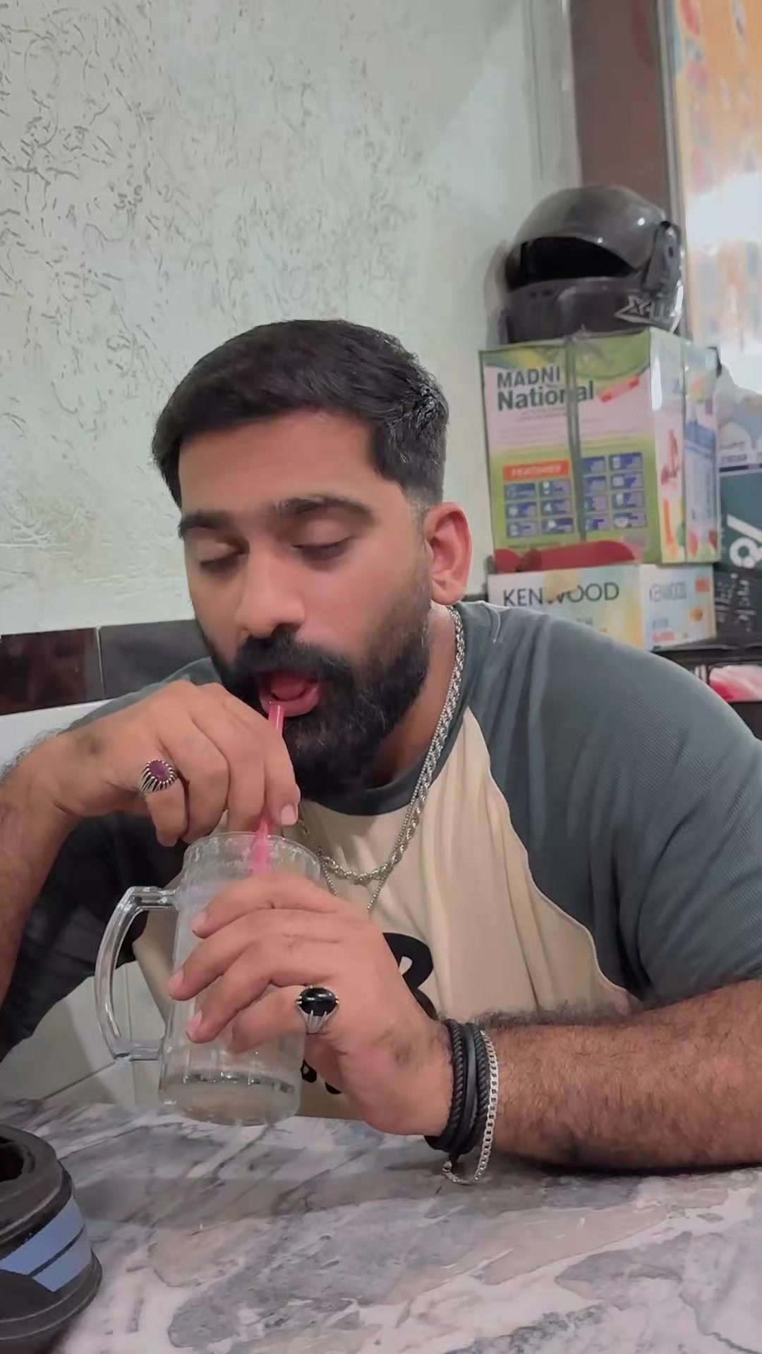 @Husnii_bawa1991
