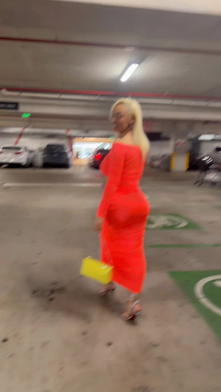 @Valdina_D