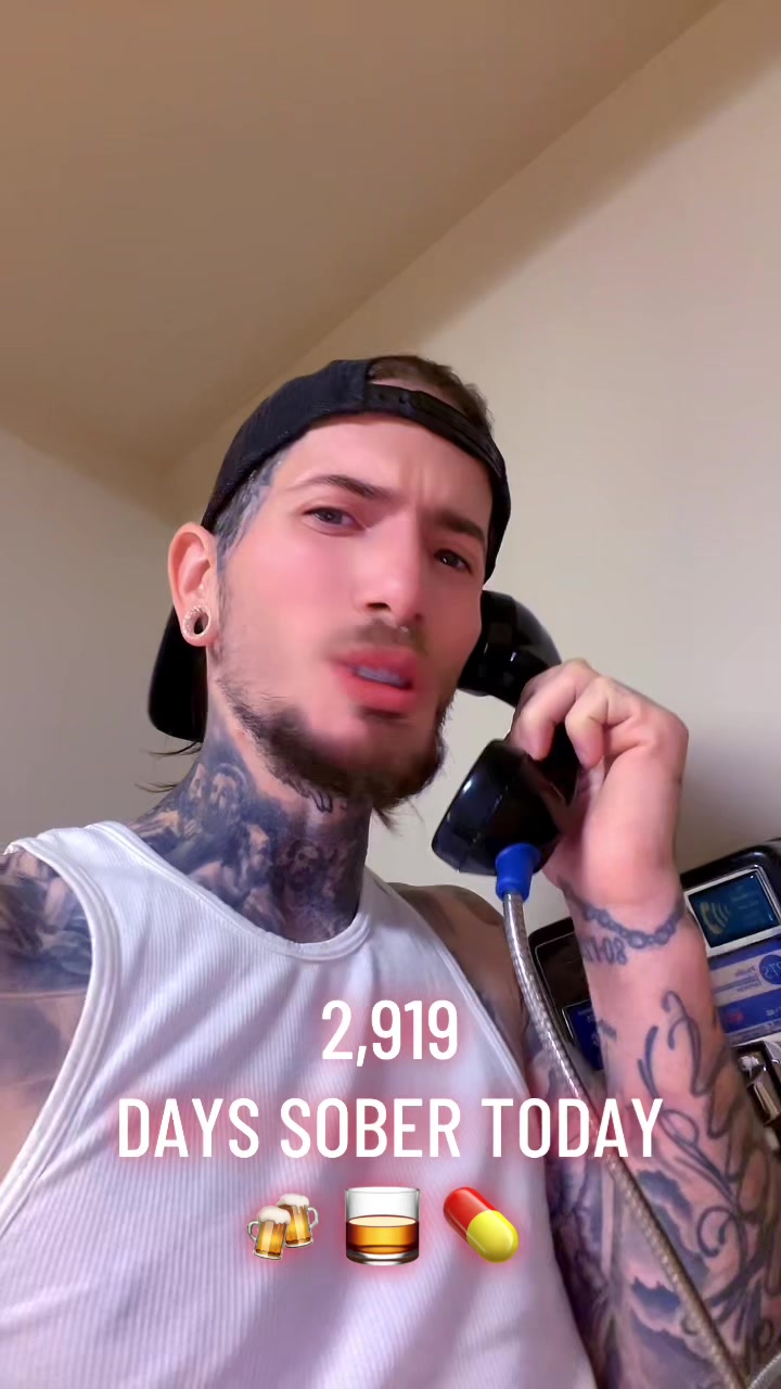 @Hollywood87
