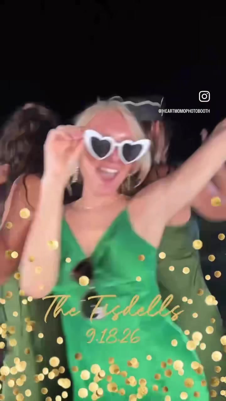 @iHeartMomoPhotoBooth
