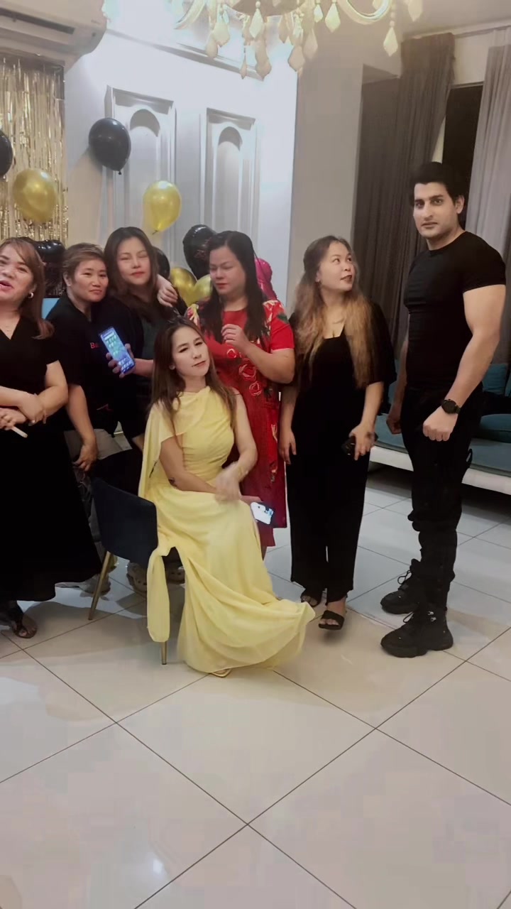 @𝓗𝓪𝓷𝓭𝓼𝓸𝓶𝓮 𝓑𝓾𝓽𝓽 🇵🇰