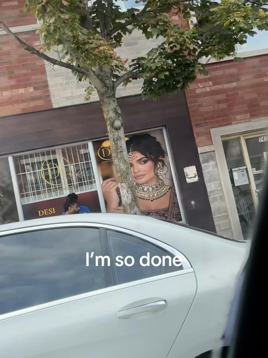@𝕮𝖍𝖗𝖎𝖘